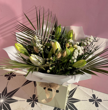 Load image into Gallery viewer, Lily Love| Fresh Flower Bouquet
