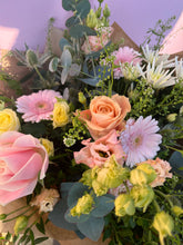 Load image into Gallery viewer, Bouquet of the Week | Fresh Flower Bouquet
