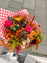 Load image into Gallery viewer, Autumnal Vibes | Fresh Flower Bouquet
