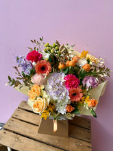 Load image into Gallery viewer, Bouquet of the Week | Fresh Flower Bouquet
