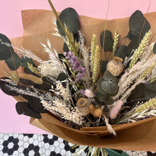 Load image into Gallery viewer, KIWIBELL | Dried Flower Bouquet
