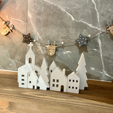 Load image into Gallery viewer, NEUTRAL REINDEER WOOD GARLAND, 118CM | WINTER COLLECTION
