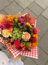 Load image into Gallery viewer, Autumnal Vibes | Fresh Flower Bouquet

