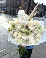 Load image into Gallery viewer, The Ivorybell |Fresh Flowers in Fife | Valentine’s Day 2026
