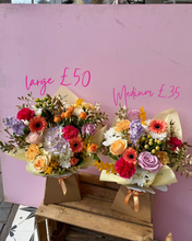 Load image into Gallery viewer, Bouquet of the Week | Fresh Flower Bouquet
